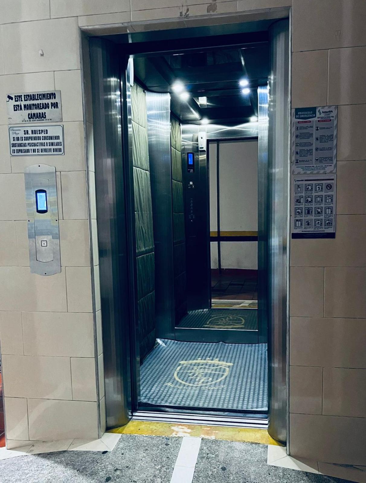 Hotel Bucarica Plaza Μπουκαραμάνγκα Εξωτερικό φωτογραφία